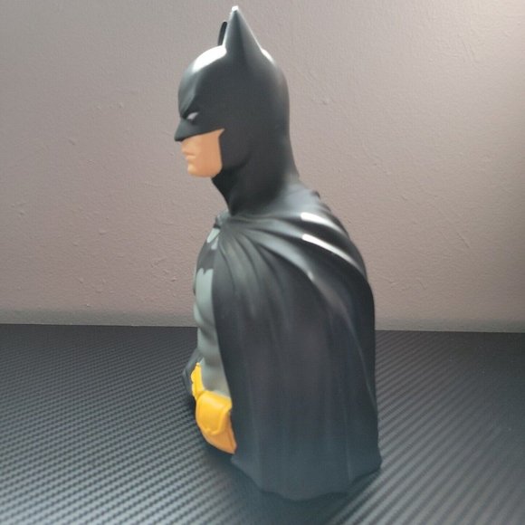 Batman Molded PVC Bust Bank DC Universe 3D Figure Collectible Coin Bank - Picture 4 of 9